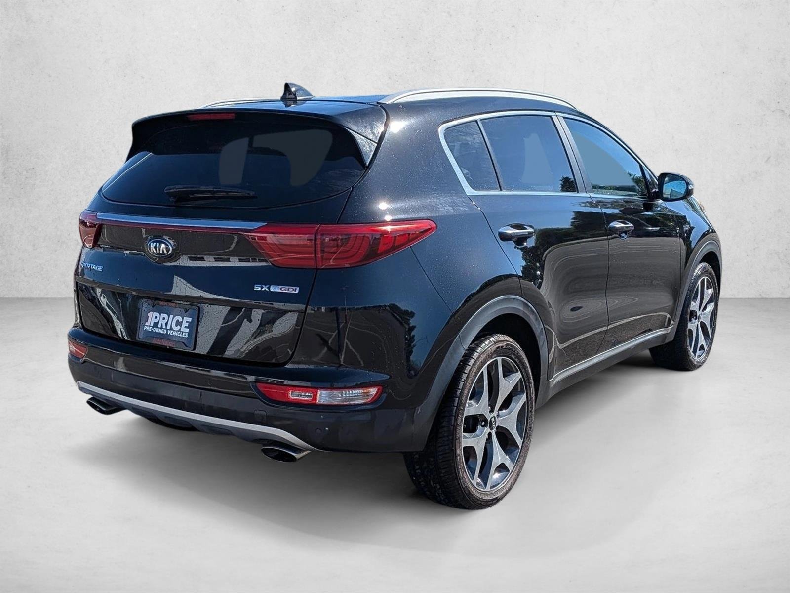 Used 2017 Black Cherry Kia SX Turbo image 5