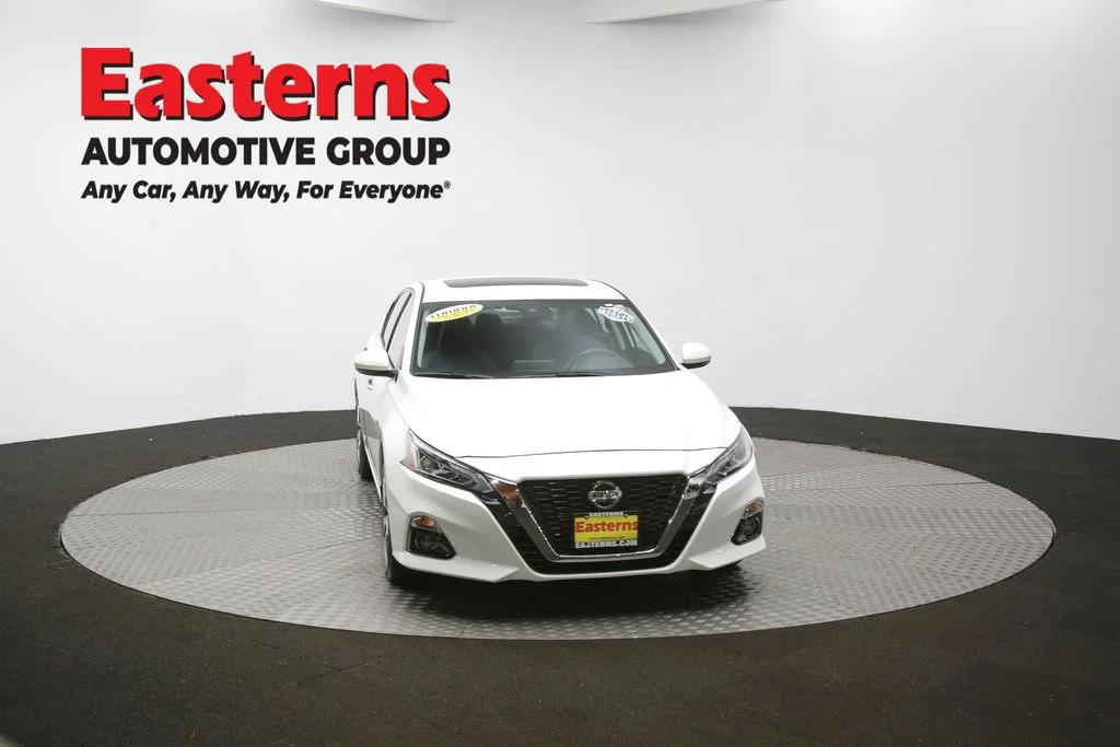 Used 2022 White Nissan 2.5 SL image 50