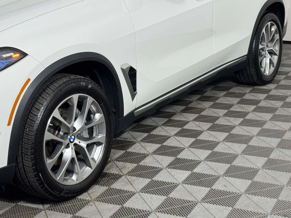 Used 2026 White BMW xDrive40i image 13