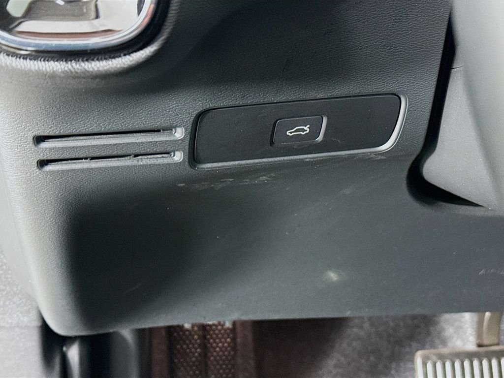 Used 2025 White Volvo B5 Plus Bright Theme image 11