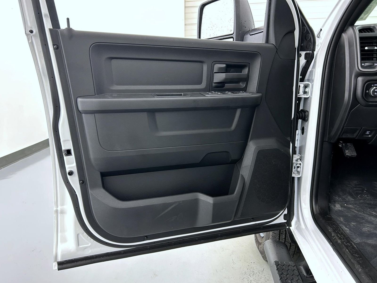 New 2026 Bright White Clear-Coat Exterior Paint RAM Tradesman image 9