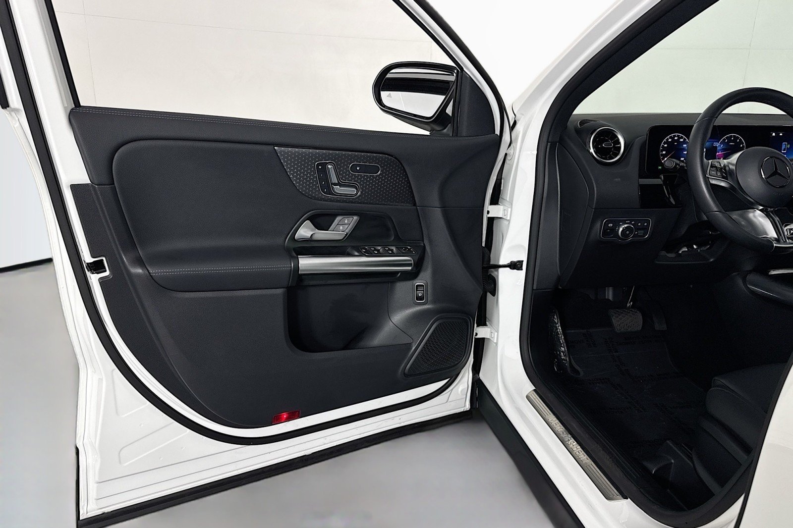 Certified Used 2026 Polar White Mercedes-Benz GLA 250 image 22