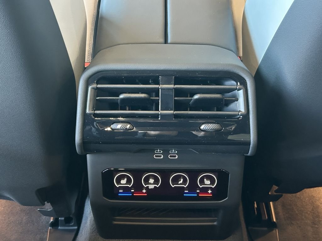 New 2027 Carbon Black Metallic BMW Base image 34