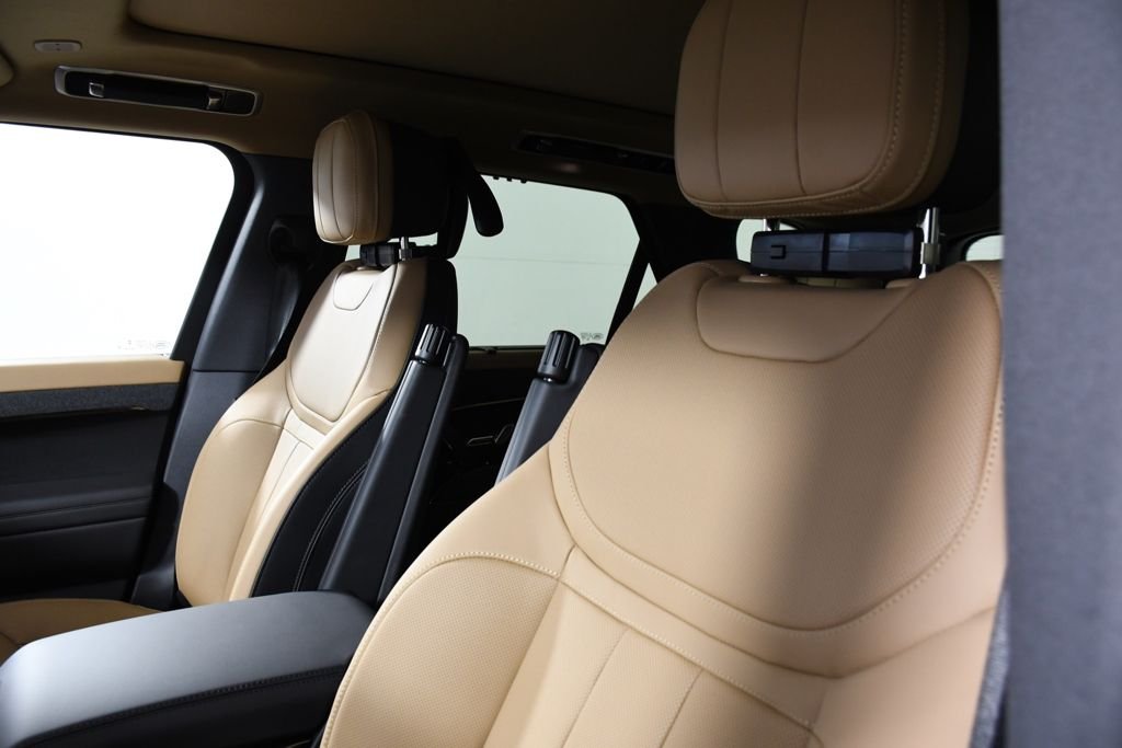 New 2026 Fuji White Land Rover Dynamic SE image 16
