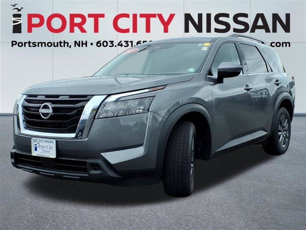 Used 2025 Gun Metallic Nissan SV v6 w/3rd row seating & remote start image 35