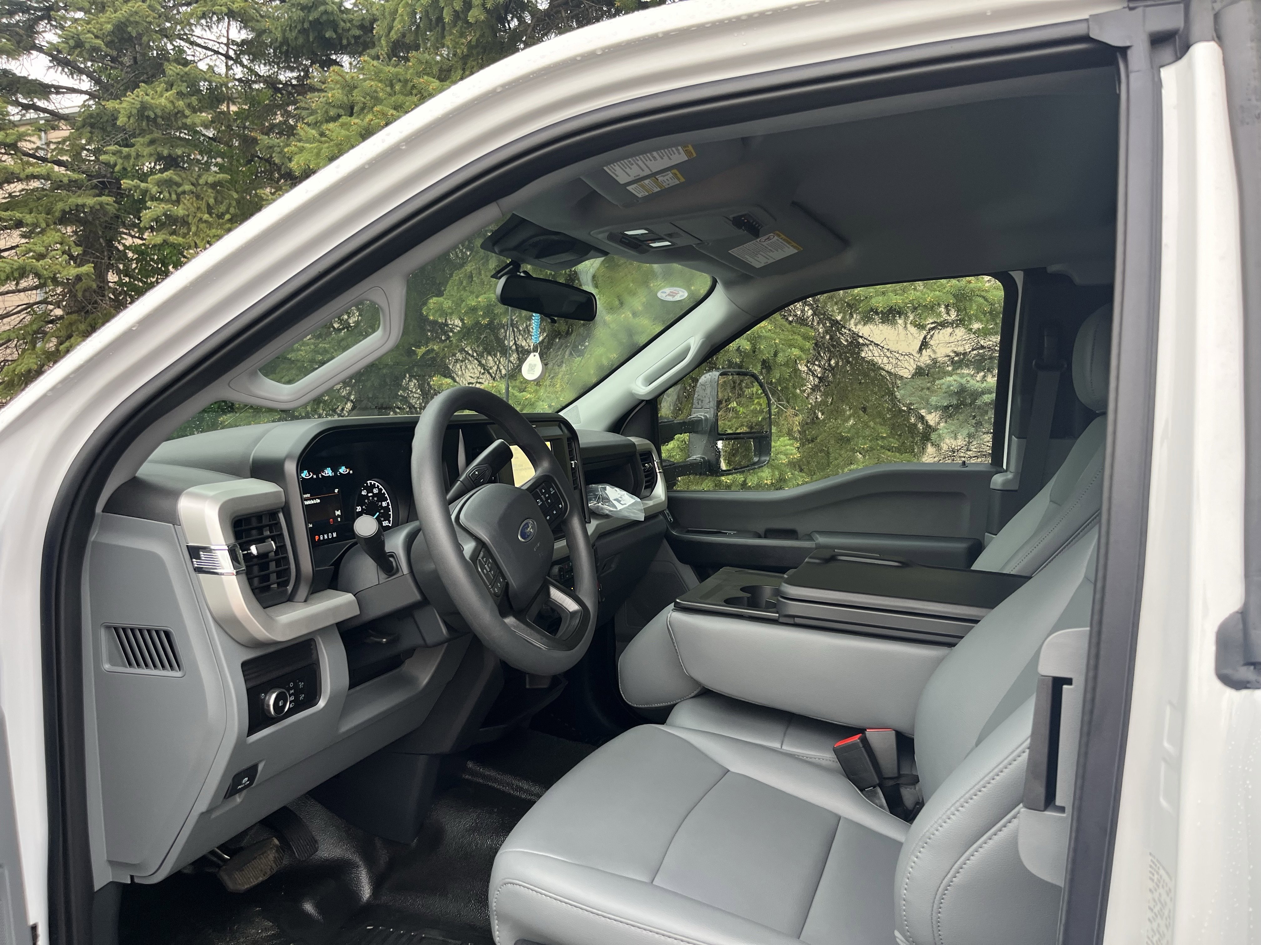 New 2025 Oxford White Ford XL image 14