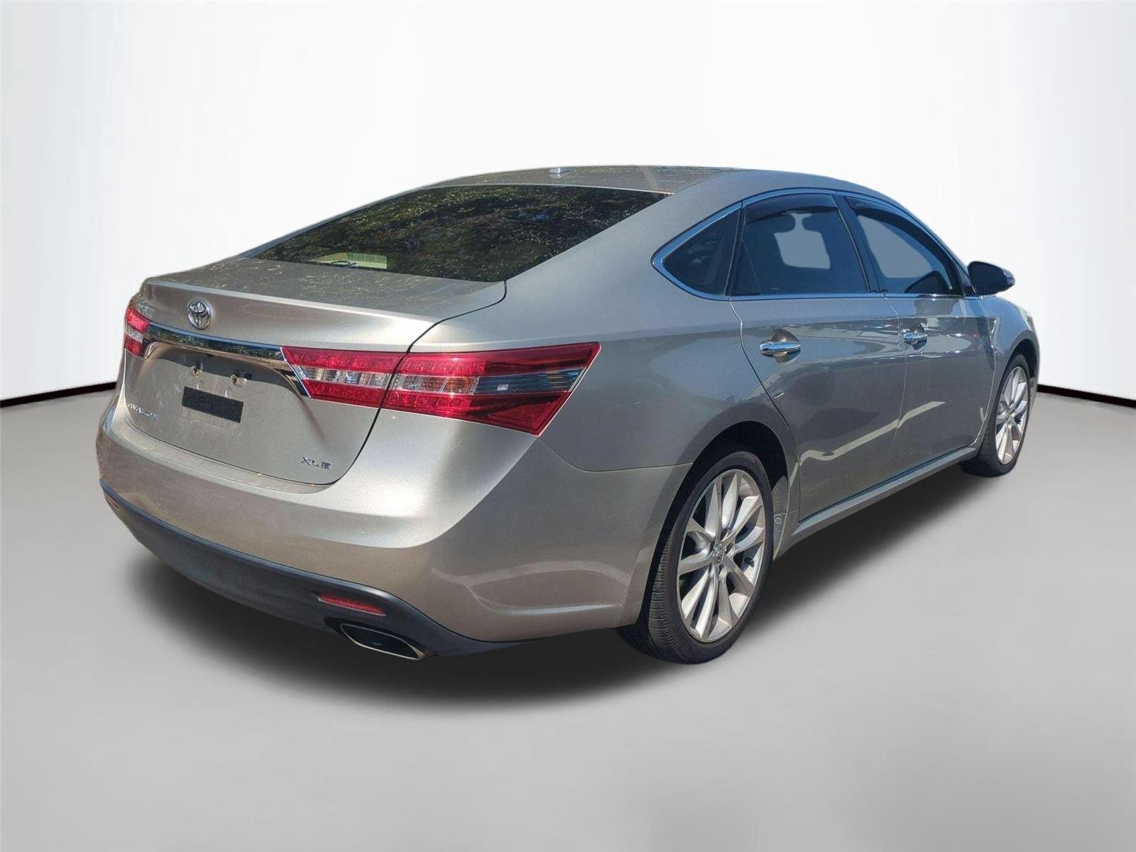 Used 2013  Toyota XLE Touring image 4