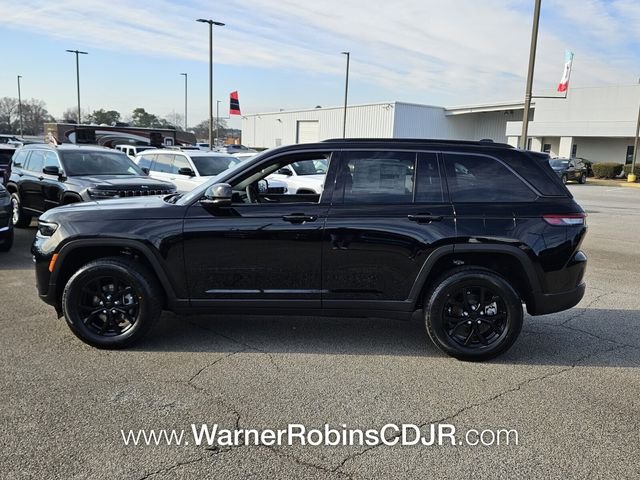 New 2026 Diamond Black Crystal Pearl-Coat Exterior Paint Jeep Altitude image 4