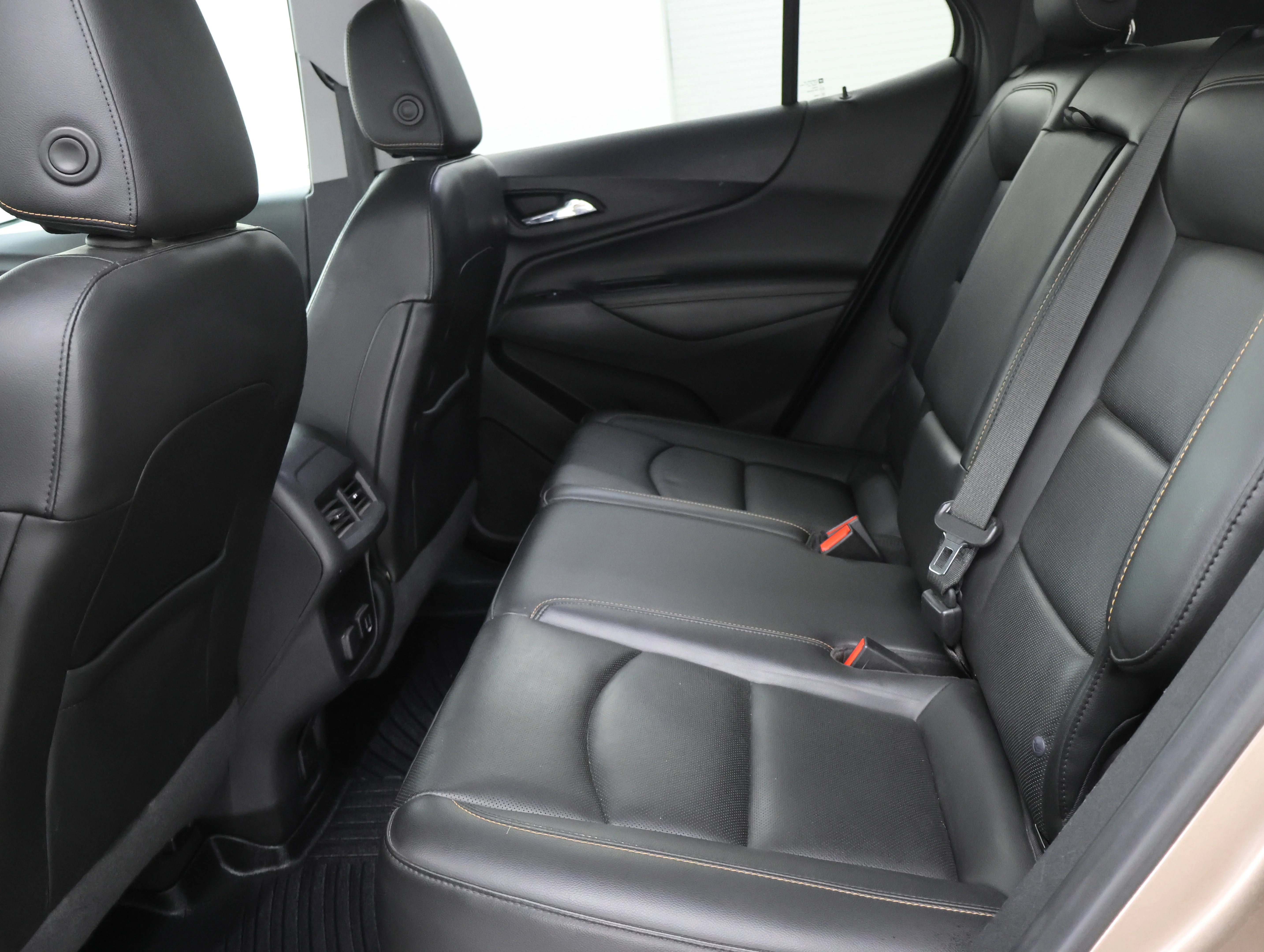 Used 2018 Sandy Ridge Metallic Chevrolet Premier image 9