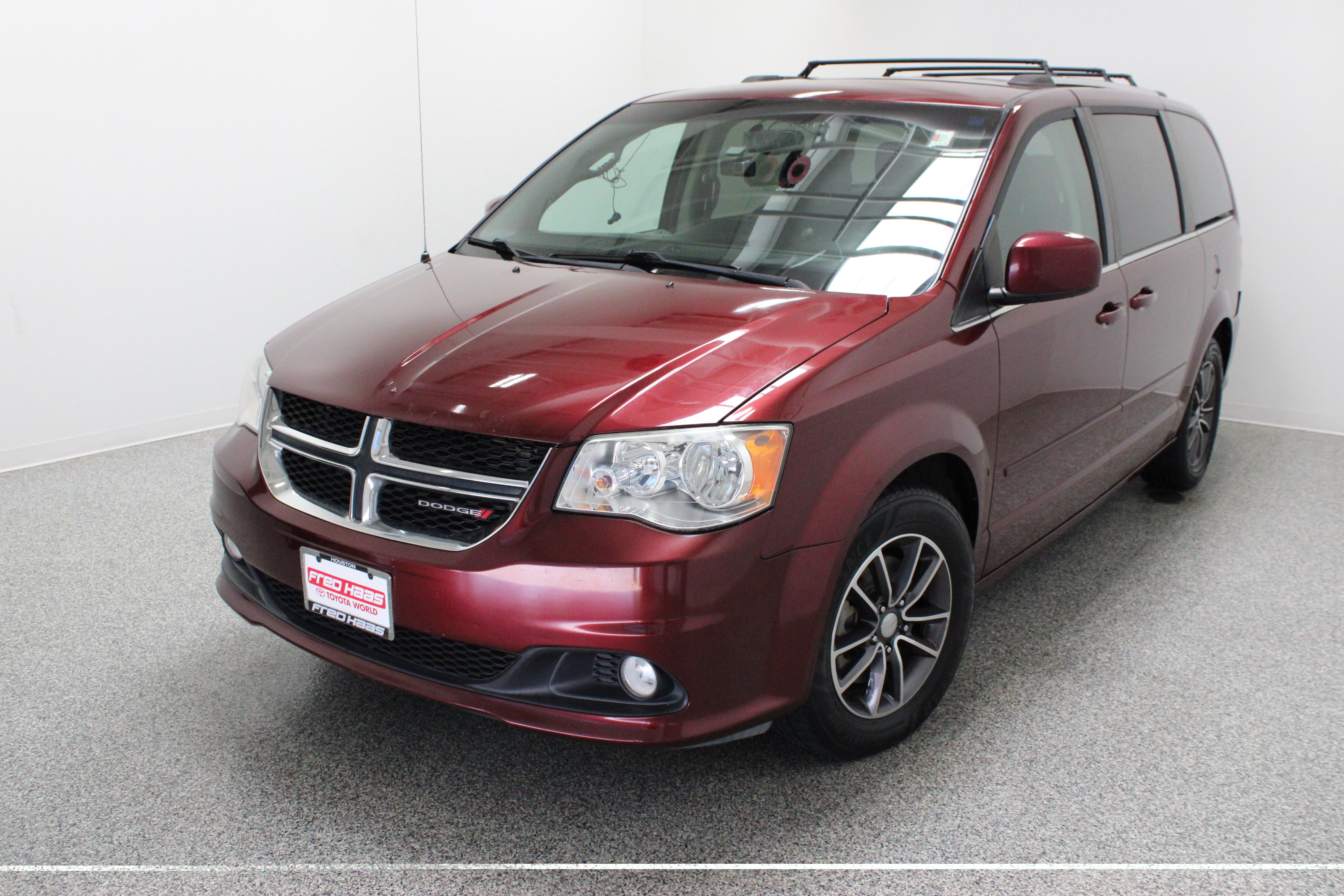 Used 2017 Dodge Grand Caravan SXT with VIN 2C4RDGCG7HR783302 for sale in Spring, TX