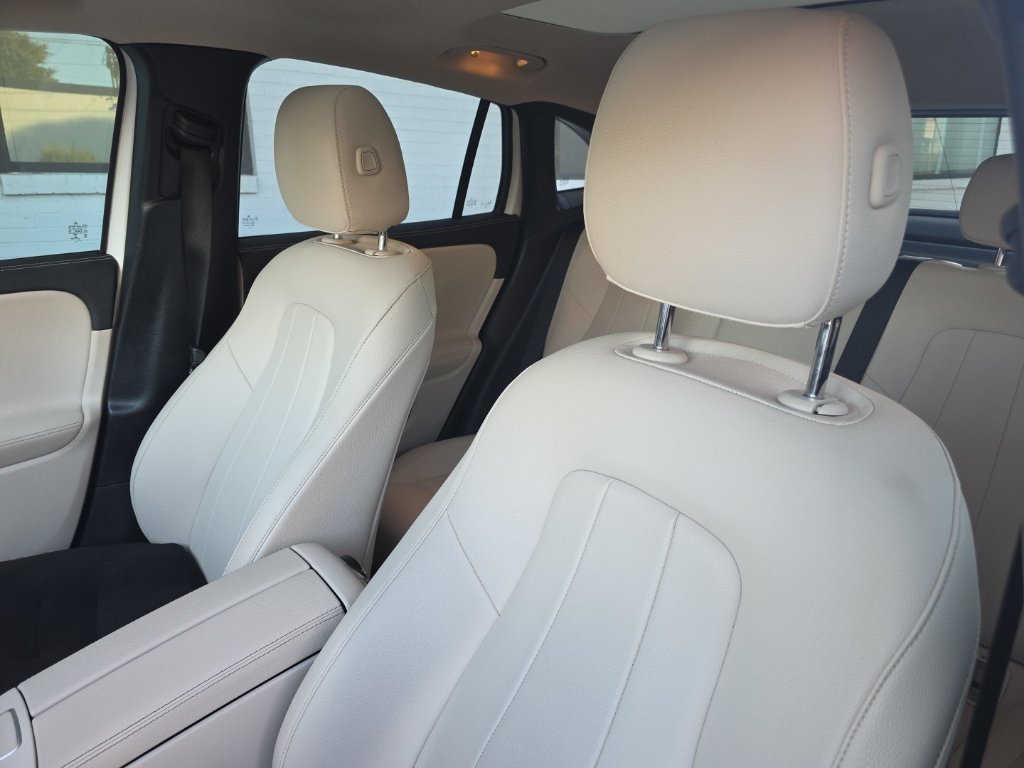 Used 2021 White Mercedes-Benz GLA 250 image 6