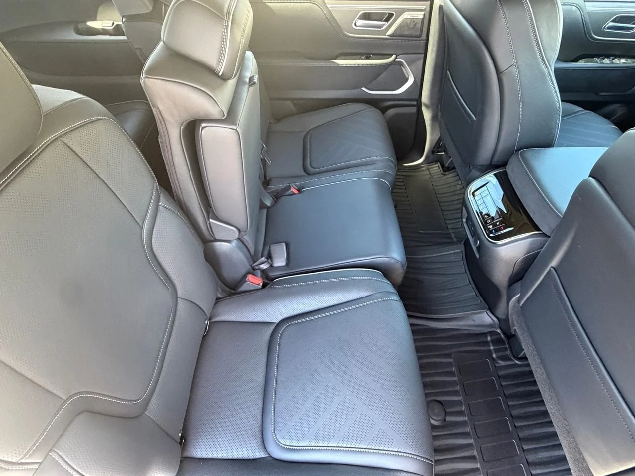 New 2027 BLACK OBSIDIAN INFINITI Luxe 4WD image 13