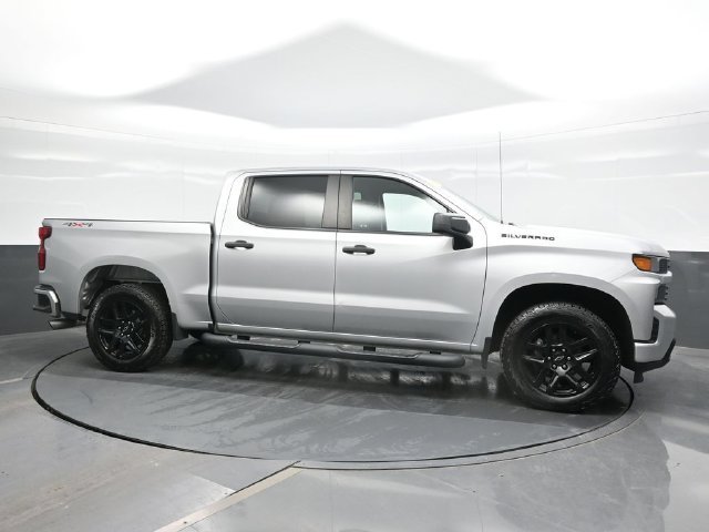 Used 2022 Silver Chevrolet Custom image 8