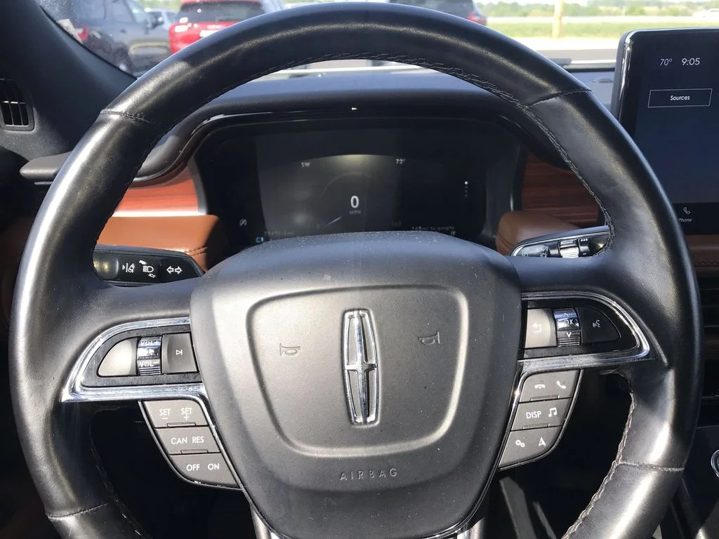 Used 2023 White Lincoln Reserve image 14