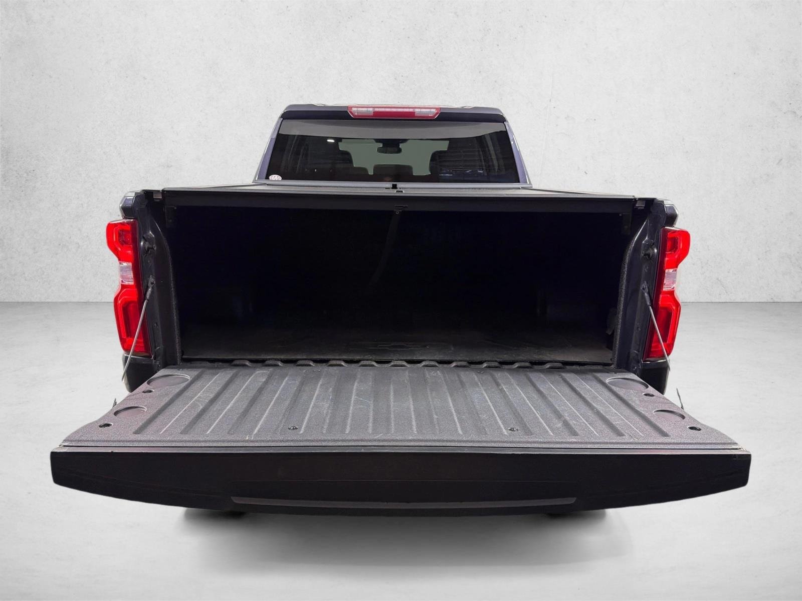 Used 2022 Dark Ash Metallic Chevrolet LTZ image 18