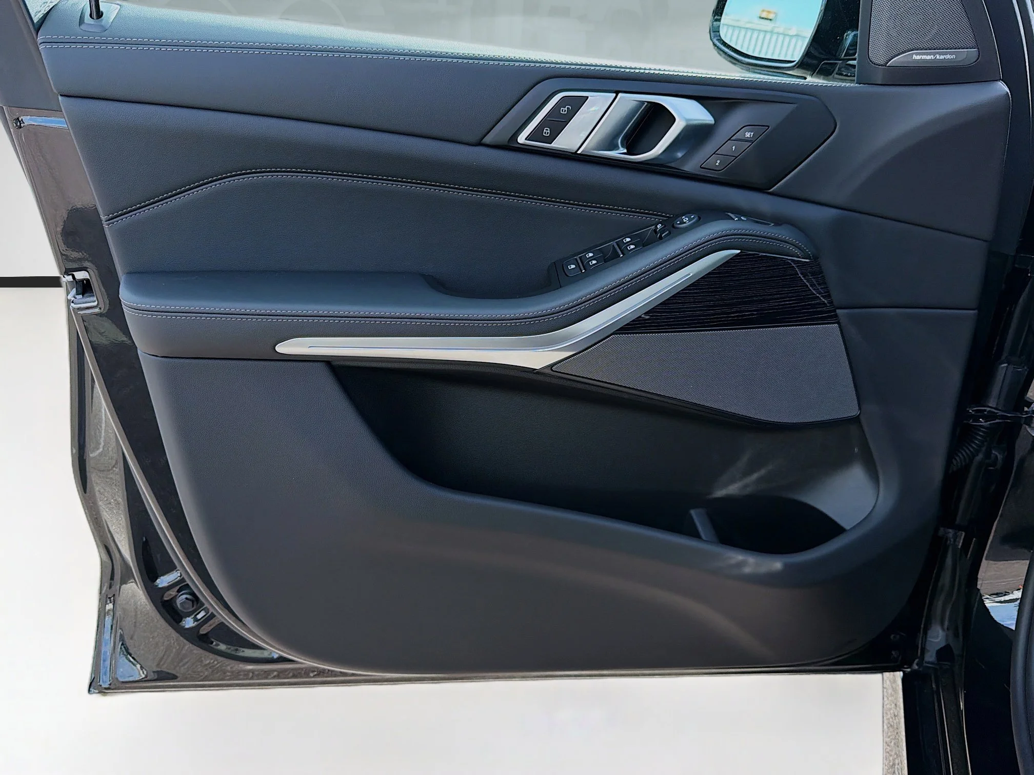 New 2026 Black Sapphire Metallic BMW sDrive40i image 21