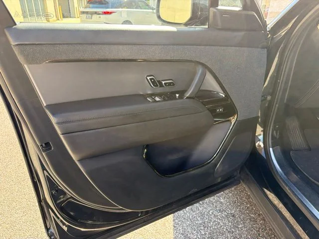 Used 2023 Santorini Black Metallic Land Rover SE image 8