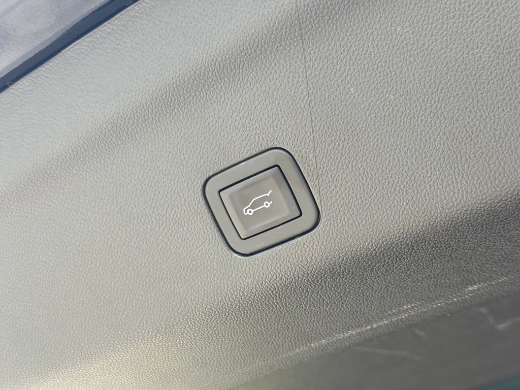 Used 2025 Black Chevrolet Premier image 18