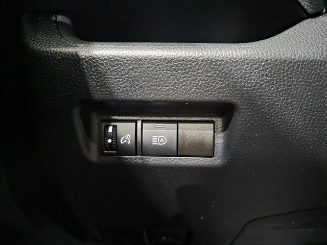 Certified Used 2025  Toyota XLE image 18