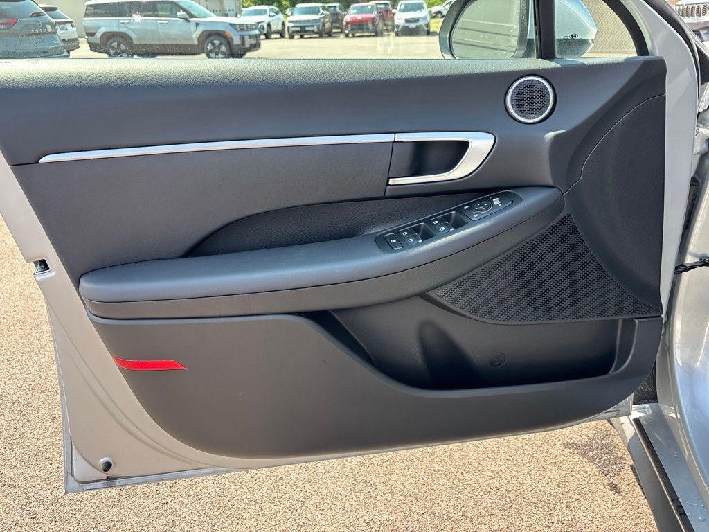 New 2026 Silver Hyundai SE image 16