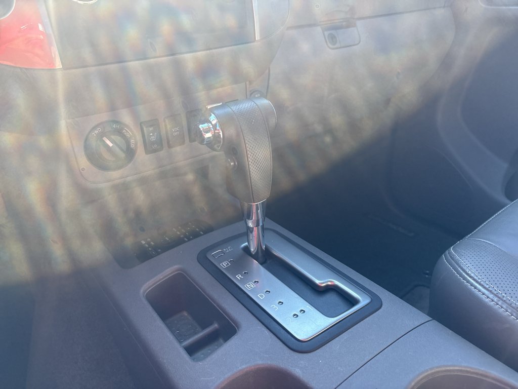 Used 2011 Avalanche Nissan SL image 10