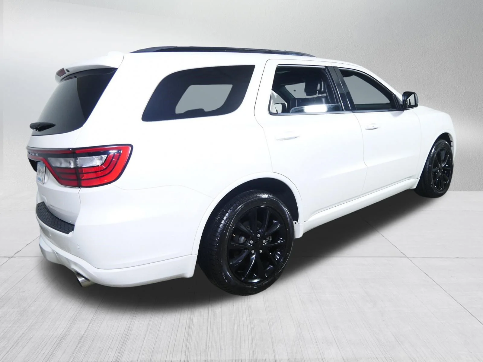 Used 2017 Vice White Tri-Coat Pearl Dodge R/T image 7