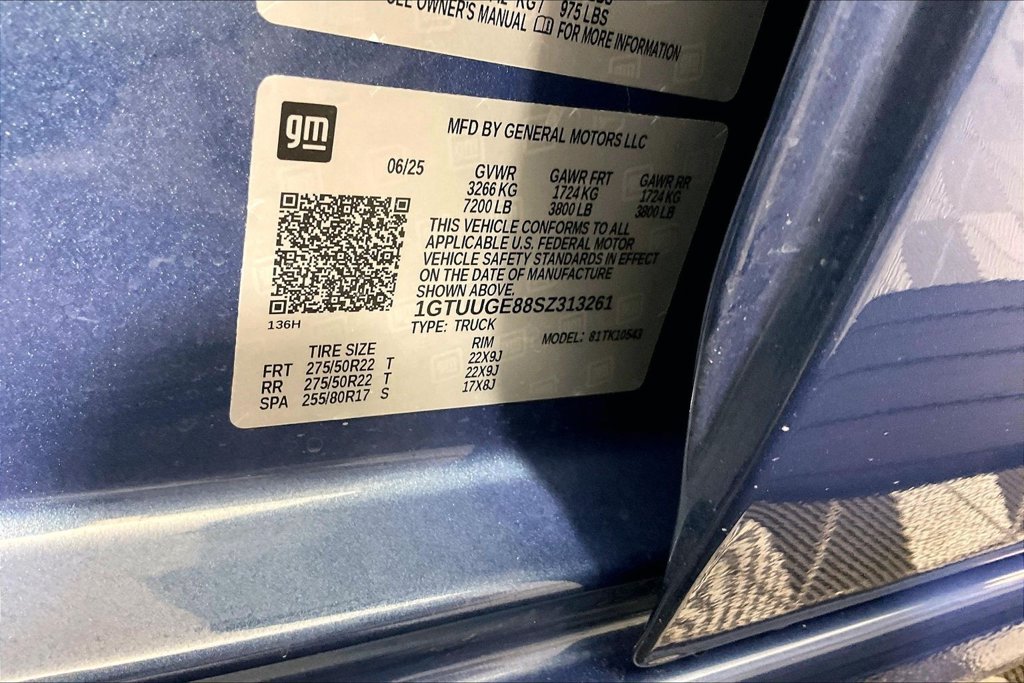 Used 2025 Blue GMC Denali image 17