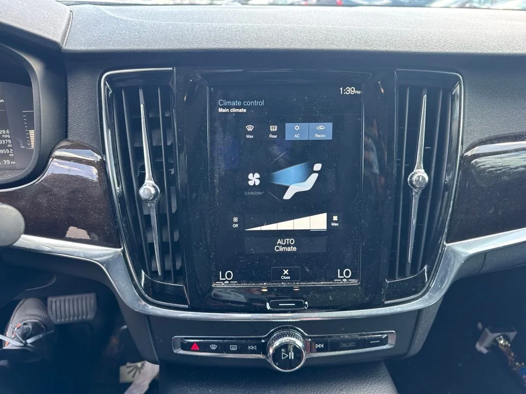 Used 2018 Silver Volvo T5 Momentum image 12