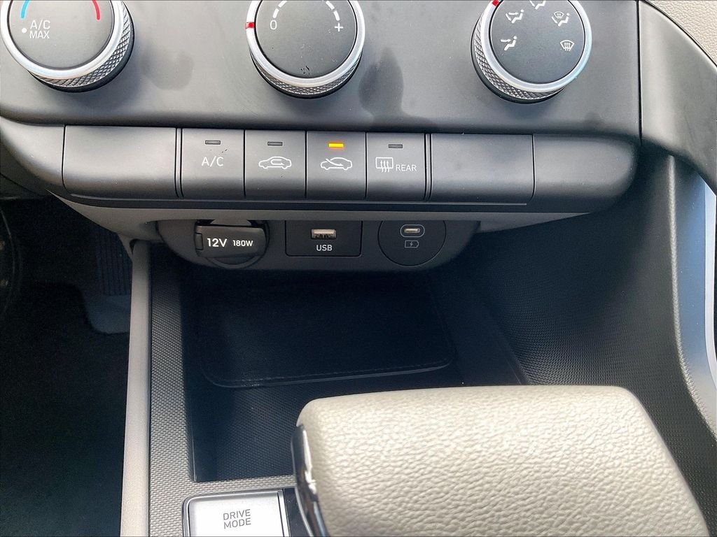 Used 2025 White Hyundai SE image 12