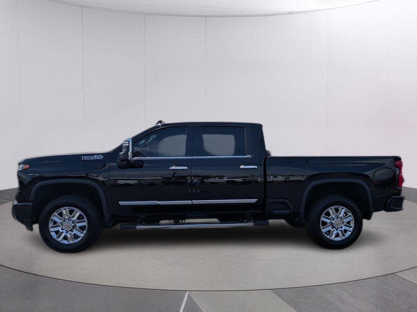 Used 2024 Black Chevrolet High Country image 2
