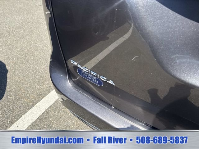 2023 Chrysler Pacifica Hybrid Touring L - Photo 6