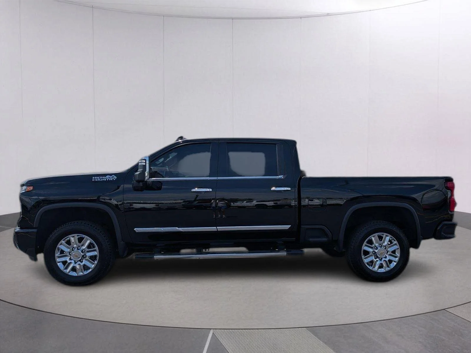 Used 2024 Black Chevrolet High Country image 2