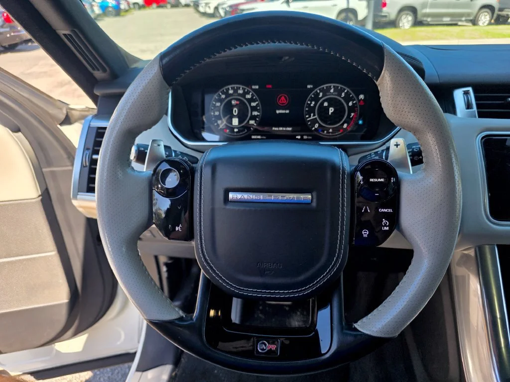 Used 2018 White Land Rover SVR image 11
