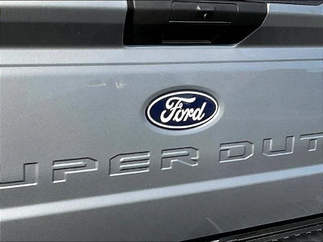 New 2027 Iconic Silver Metallic Ford F-250® XLT image 45