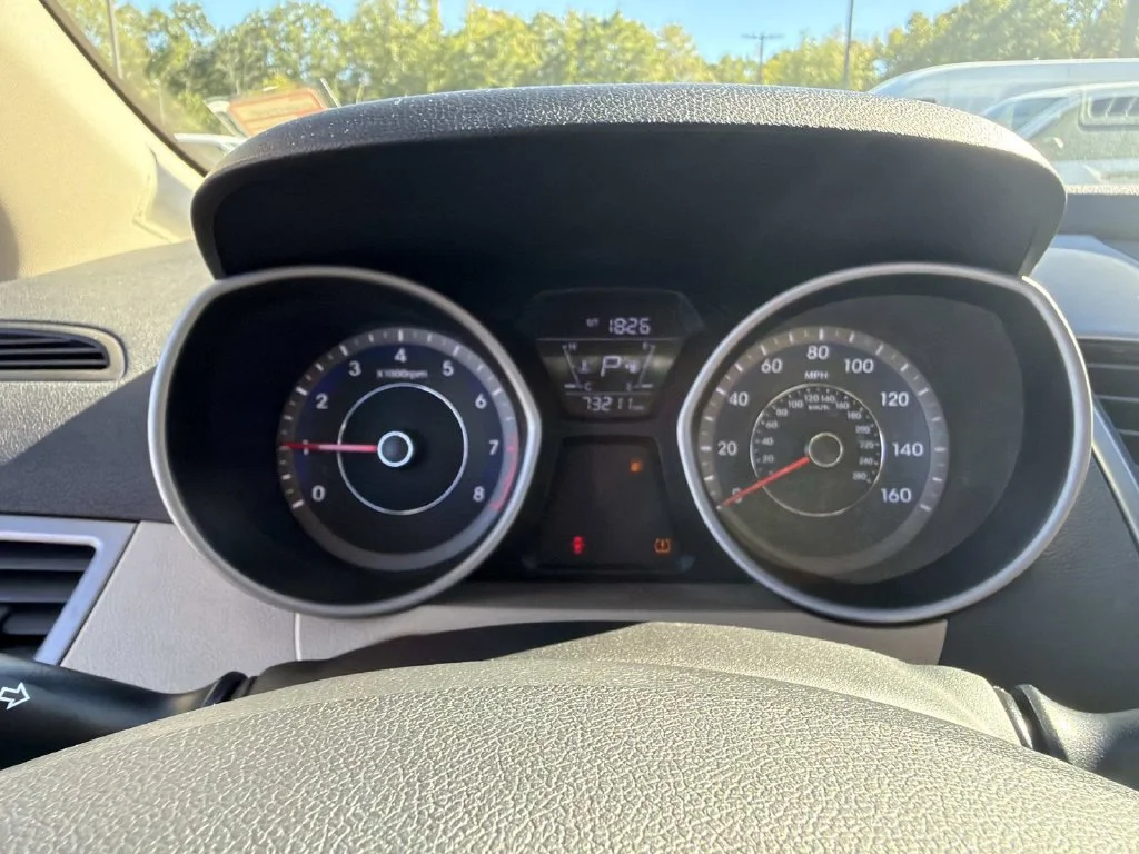 Used 2016 Black Hyundai SE image 19