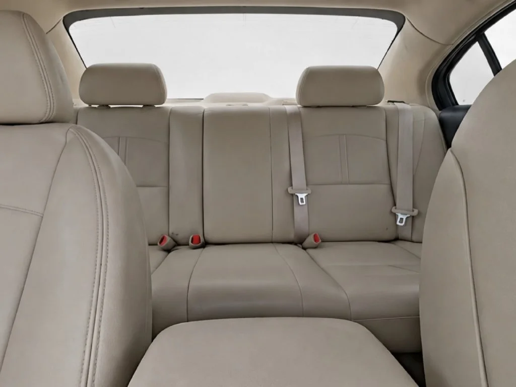 Used 2009 Black Saturn XR image 25
