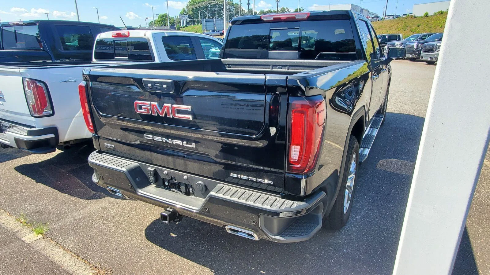 Used 2025 Onyx Black GMC Denali image 9