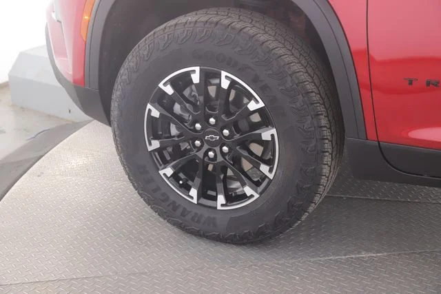 Used 2024 Red Chevrolet Z71 image 13