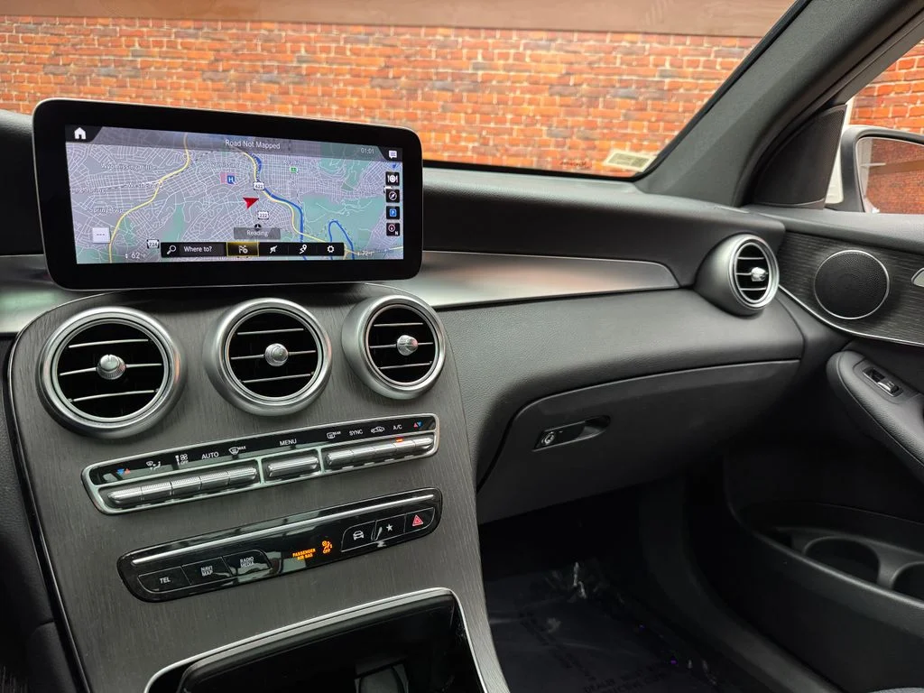 Used 2022 White Mercedes-Benz GLC 300 image 18