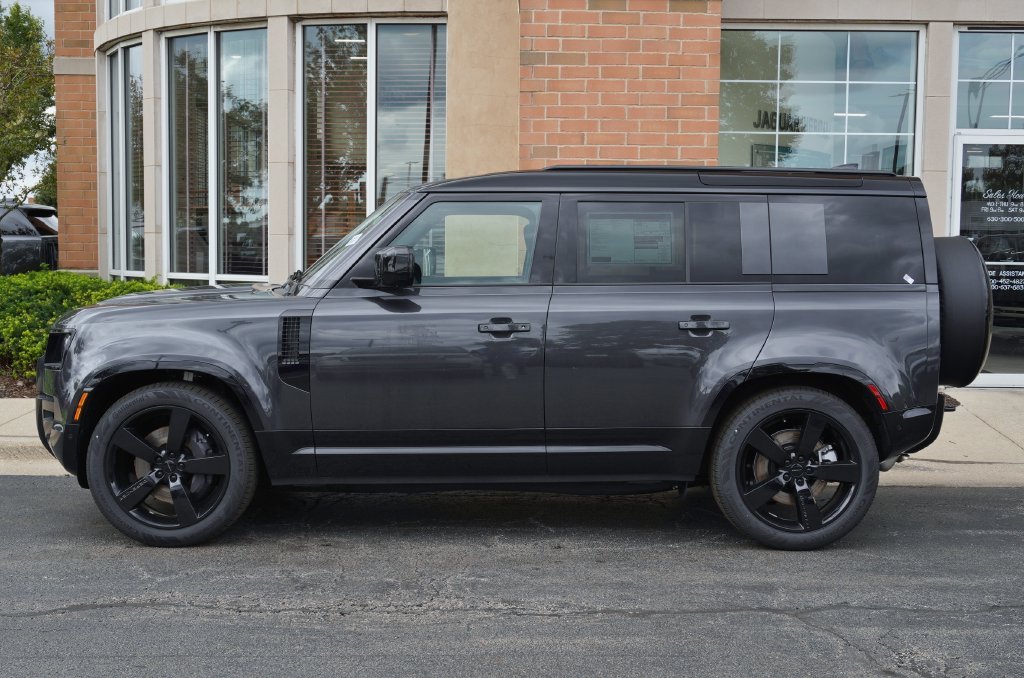 New 2026 Carpathian Grey Land Rover X-Dynamic SE image 2