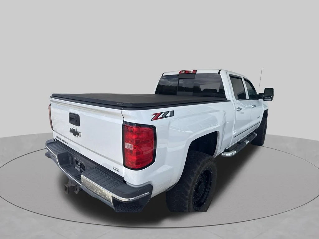 Used 2018 Summit White Chevrolet LTZ image 4