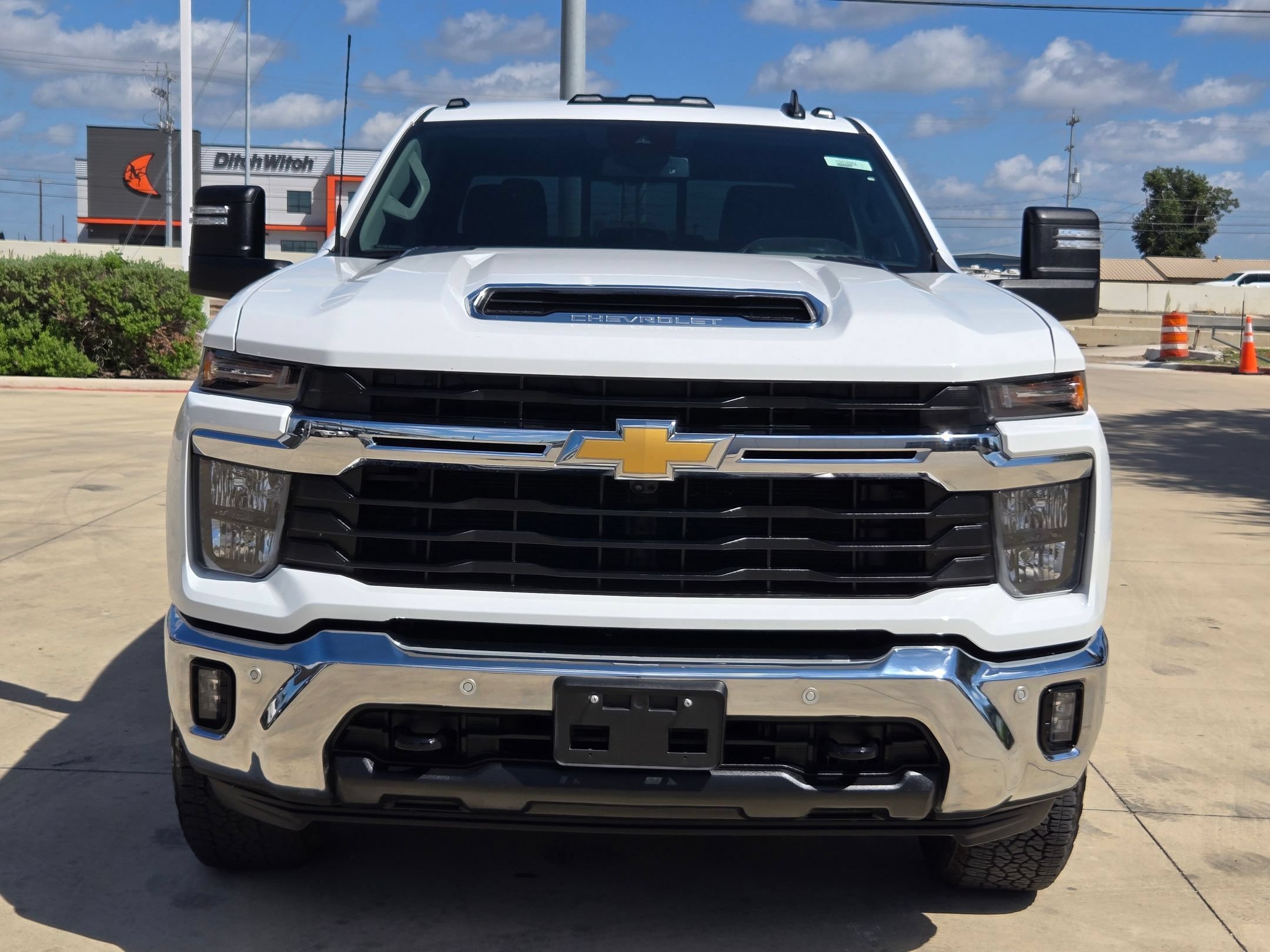 Used 2025 Summit White Chevrolet LT image 2