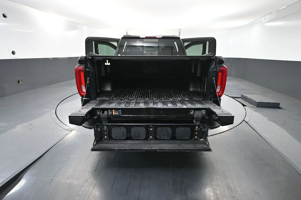 Used 2020 Black GMC SLT image 43