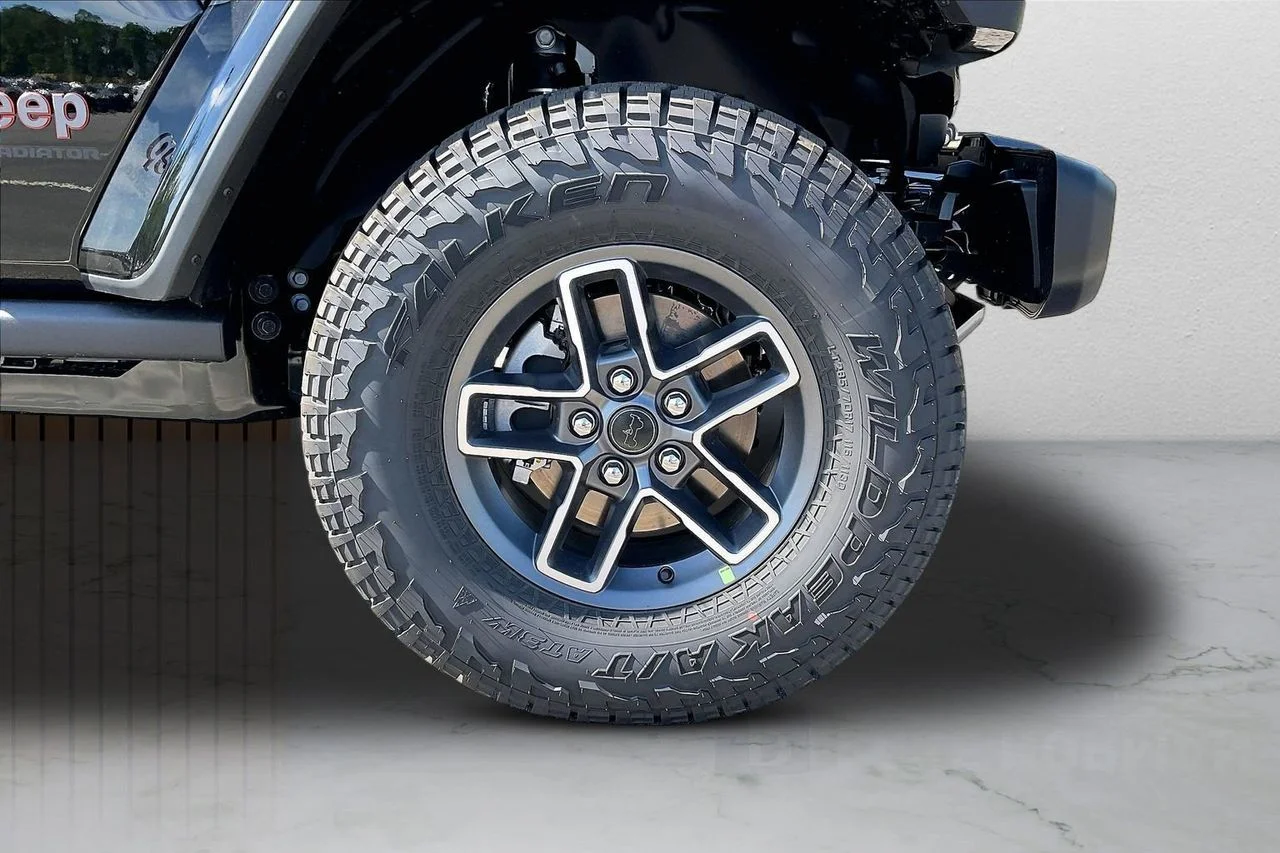 New 2026 Black Clear-Coat Exterior Paint Jeep Mojave image 27