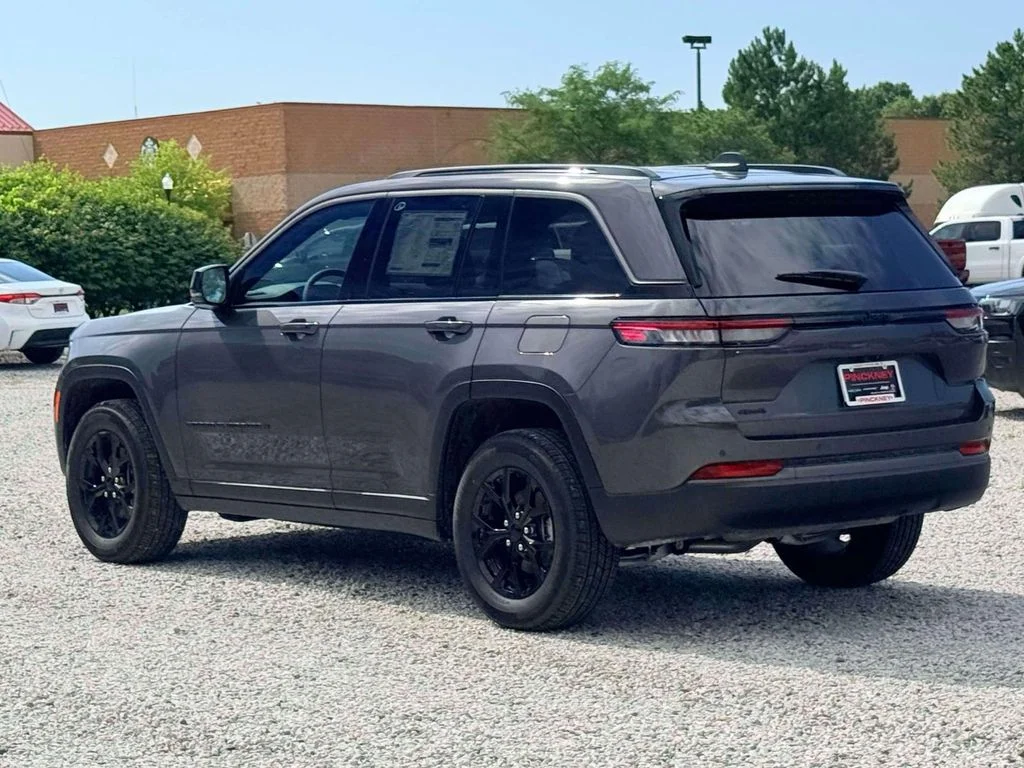 New 2026 Baltic Gray Metallic Clearcoat Jeep Altitude image 9