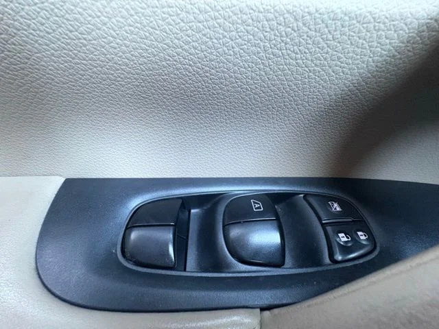 Used 2020 Green Nissan SL image 13