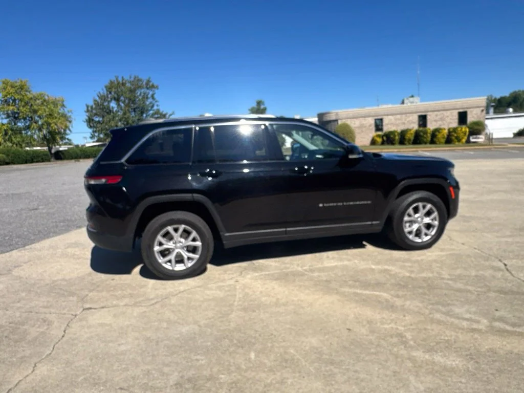 Used 2022 Black Jeep Limited image 13