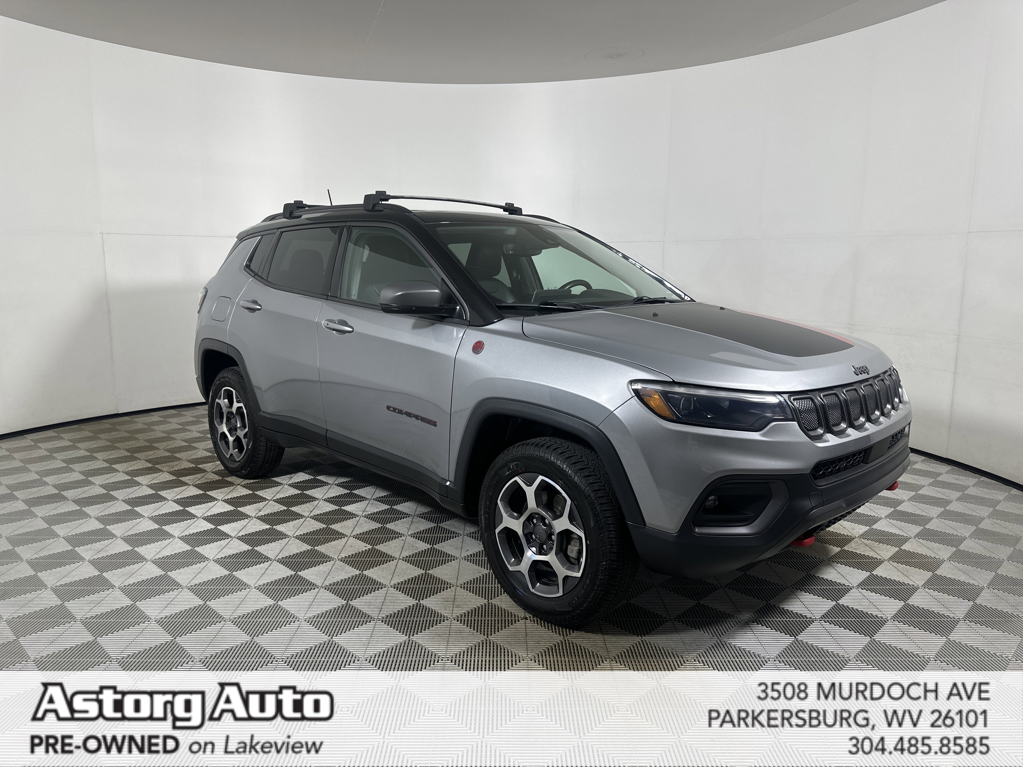 Used 2022 Billet Silver Metallic Clearcoat Jeep Trailhawk image 1