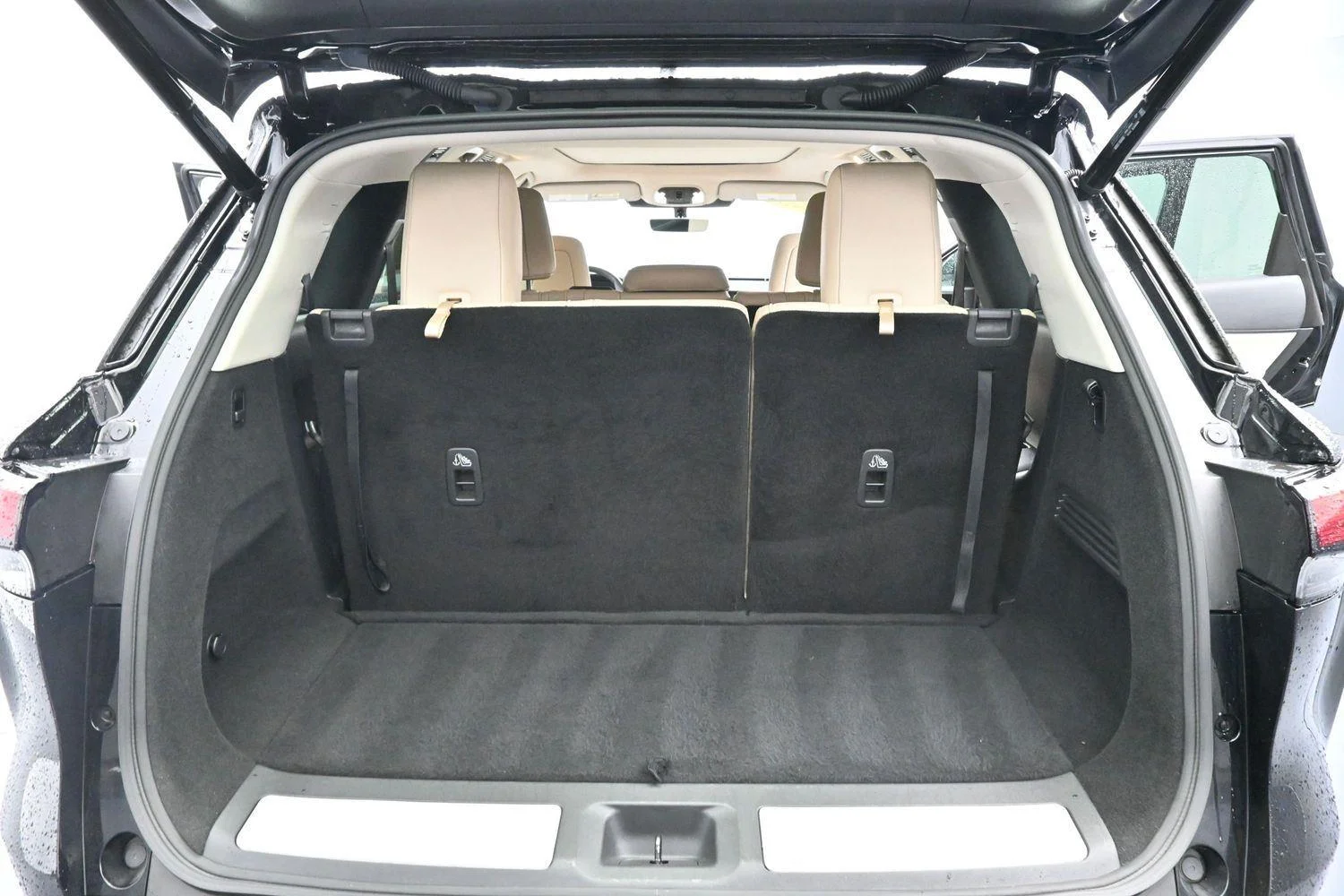 Used 2023 Black INFINITI PURE image 9