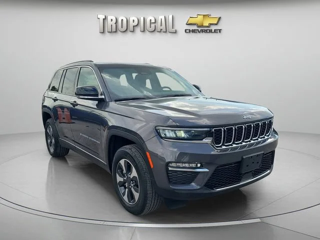 Used 2024 Gray Jeep LIMI image 4